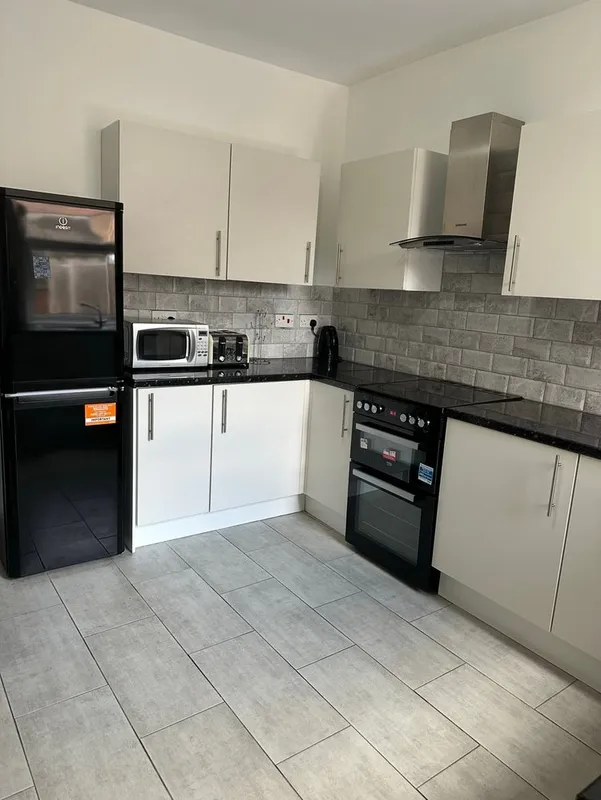 Manor Street NG2 4JP // 2 Spare Rooms Available Now - Thumbnail 9